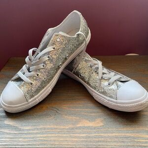 Converse silver glittery low cut